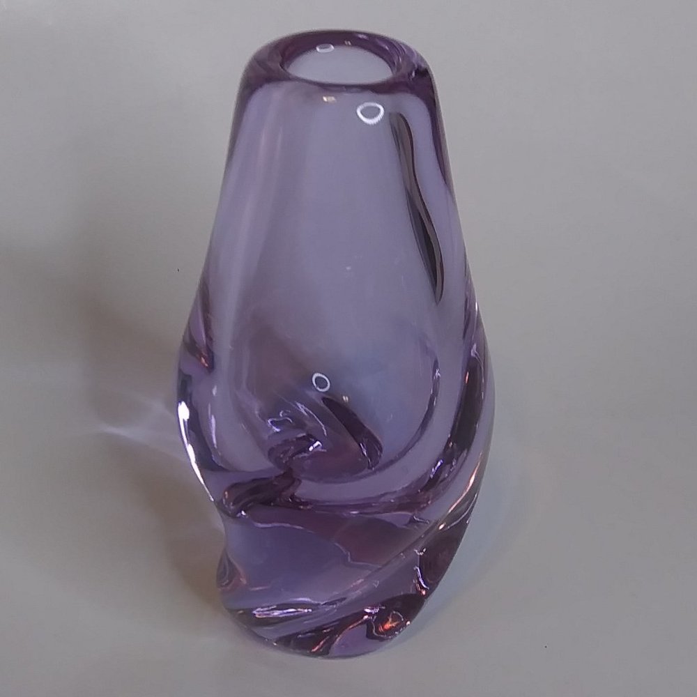 Magical Neodymium Alexandrite glass Bud Vase absolutely stunning Vintage - Picture 4 of 15